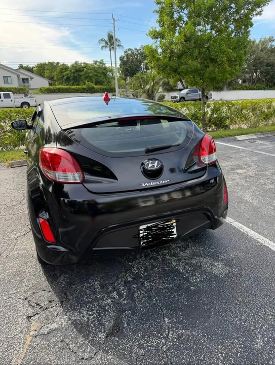 2012 Hyundai Veloster - Image 2 of 11