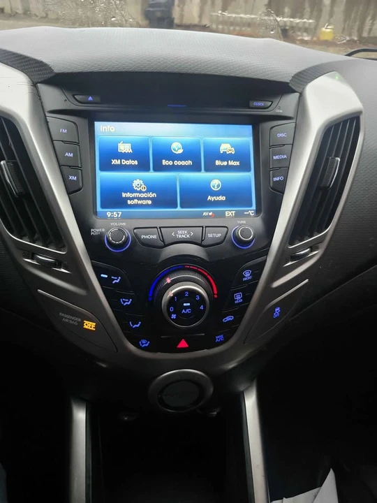 2012 Hyundai Veloster - Image 4 of 8