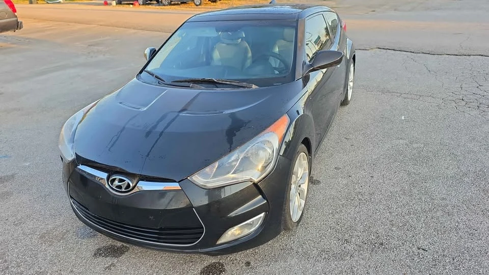 2012 Hyundai Veloster - Image 2 of 8