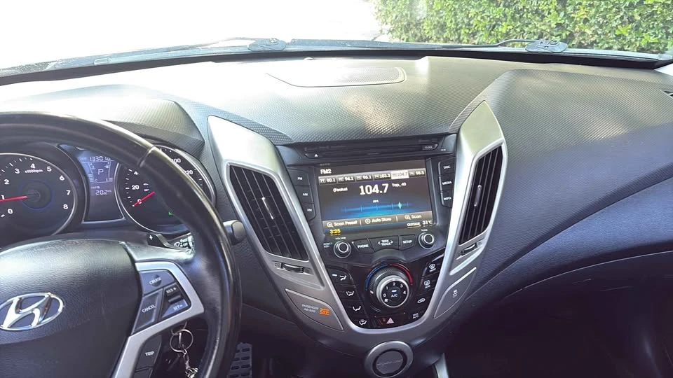 2012 Hyundai Veloster - Image 11 of 12