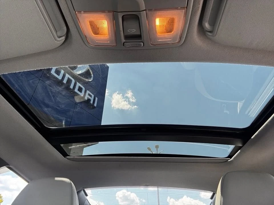 2012 Hyundai Veloster - Image 15 of 18