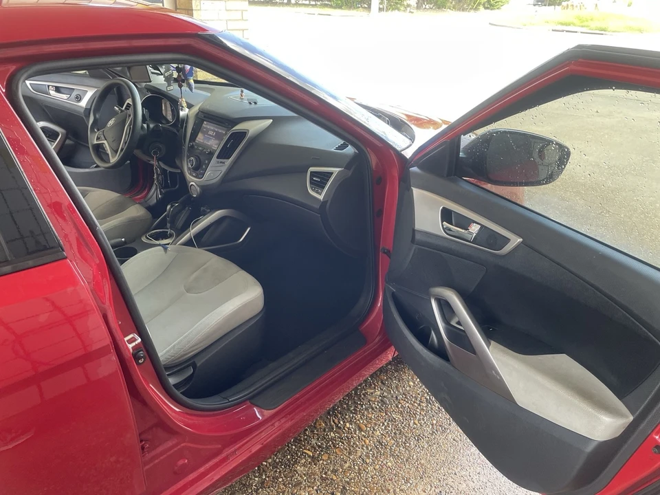 2012 Hyundai Veloster - Image 12 of 13