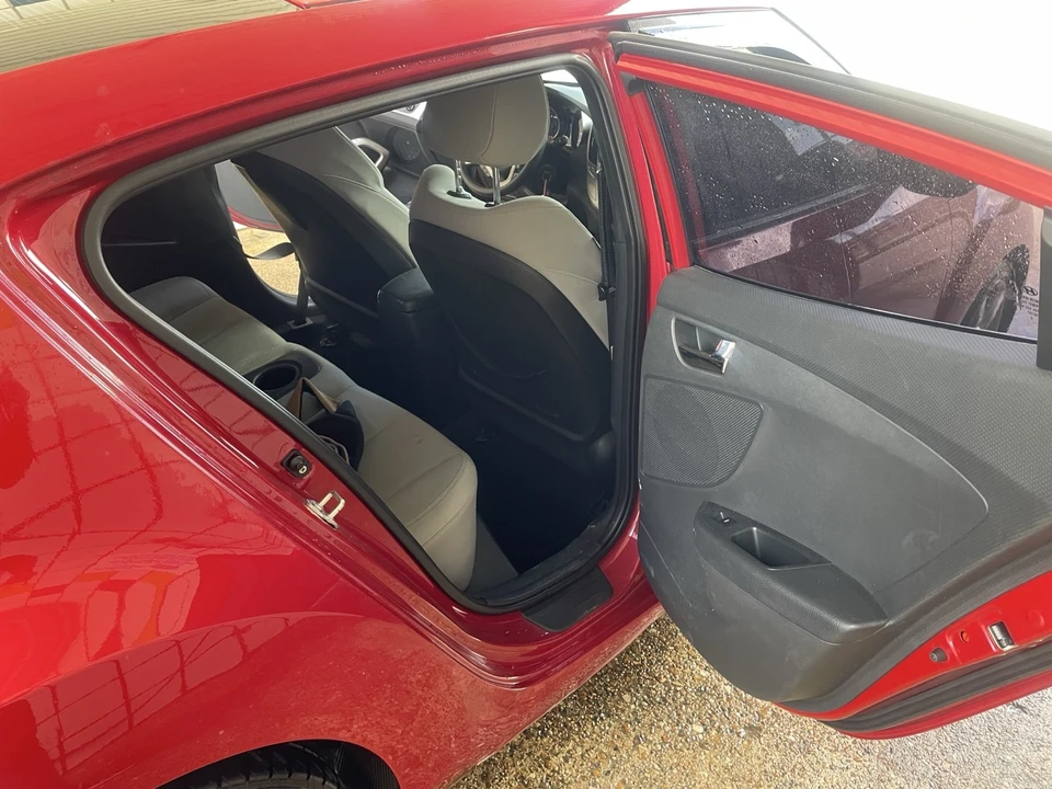 2012 Hyundai Veloster - Image 11 of 13