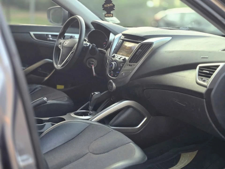 2012 Hyundai Veloster - Image 14 of 15