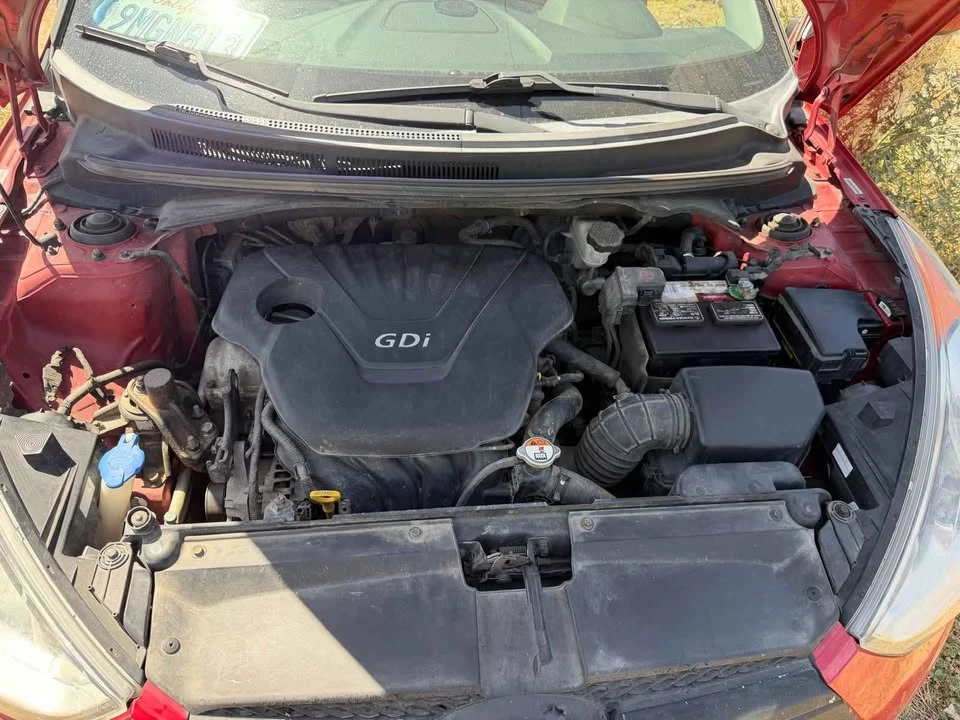 2012 Hyundai Veloster - Image 2 of 10