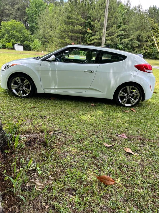 2012 Hyundai Veloster - Image 2 of 10