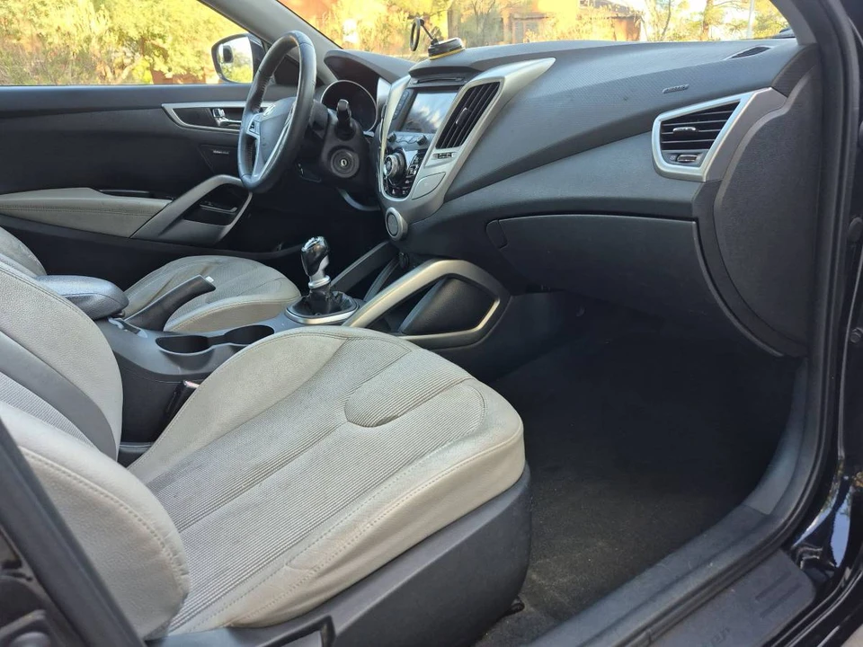 2012 Hyundai Veloster - Image 9 of 10
