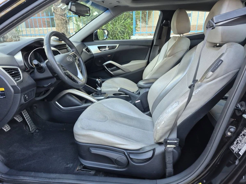 2012 Hyundai Veloster - Image 8 of 10