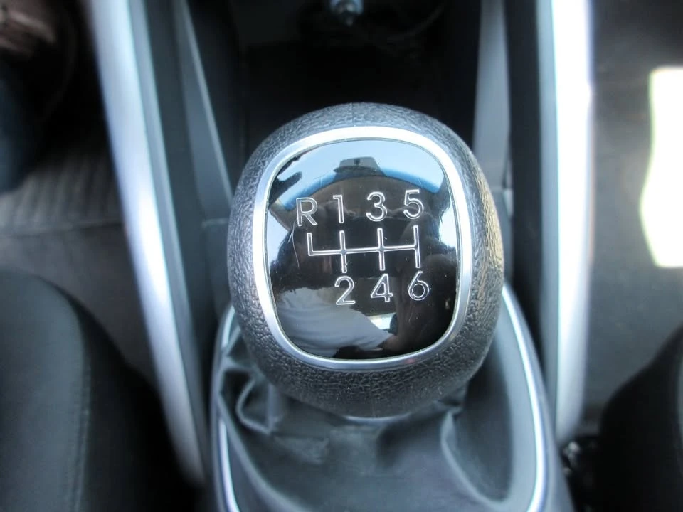 2012 Hyundai Veloster - Image 12 of 17