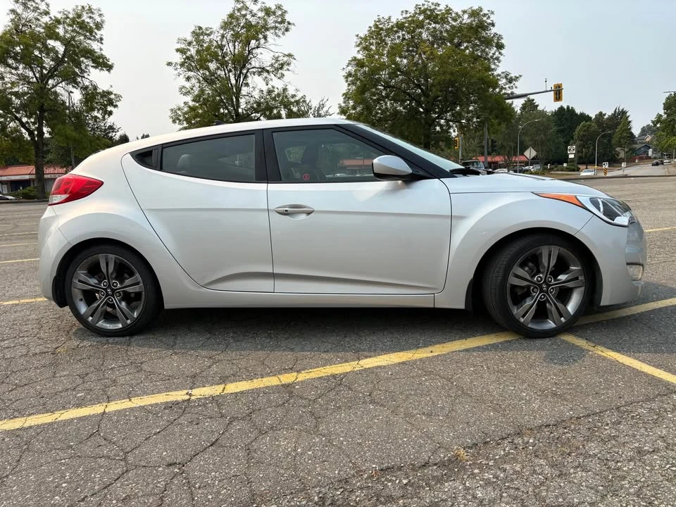 2012 Hyundai Veloster - Image 2 of 16