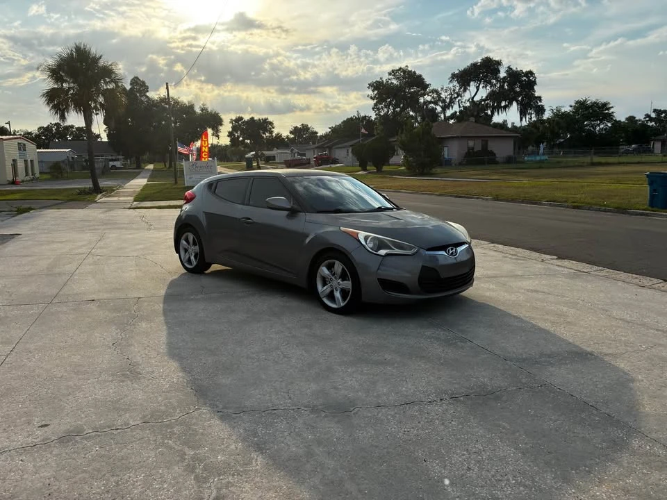 2012 Hyundai Veloster - Image 2 of 9