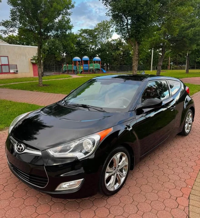 2012 Hyundai Veloster - Image 2 of 2