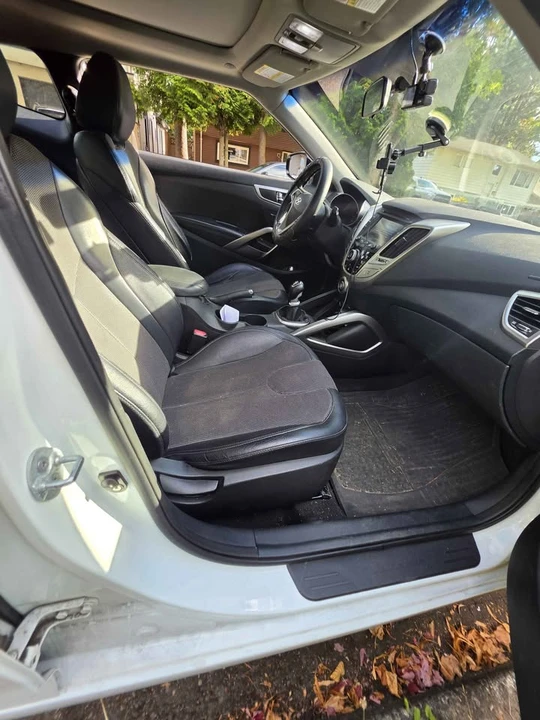 2012 Hyundai Veloster - Image 2 of 7