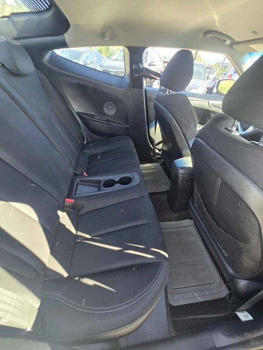 2012 Hyundai Veloster - Image 5 of 8