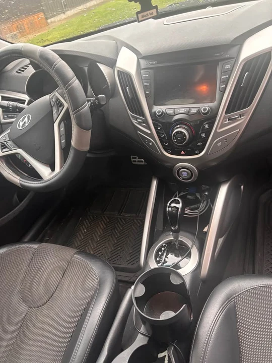 2012 Hyundai Veloster - Image 14 of 18