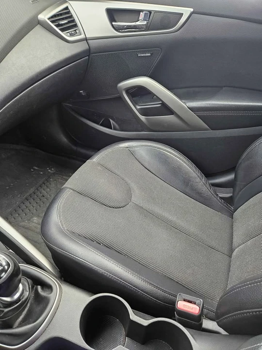 2012 Hyundai Veloster - Image 8 of 9