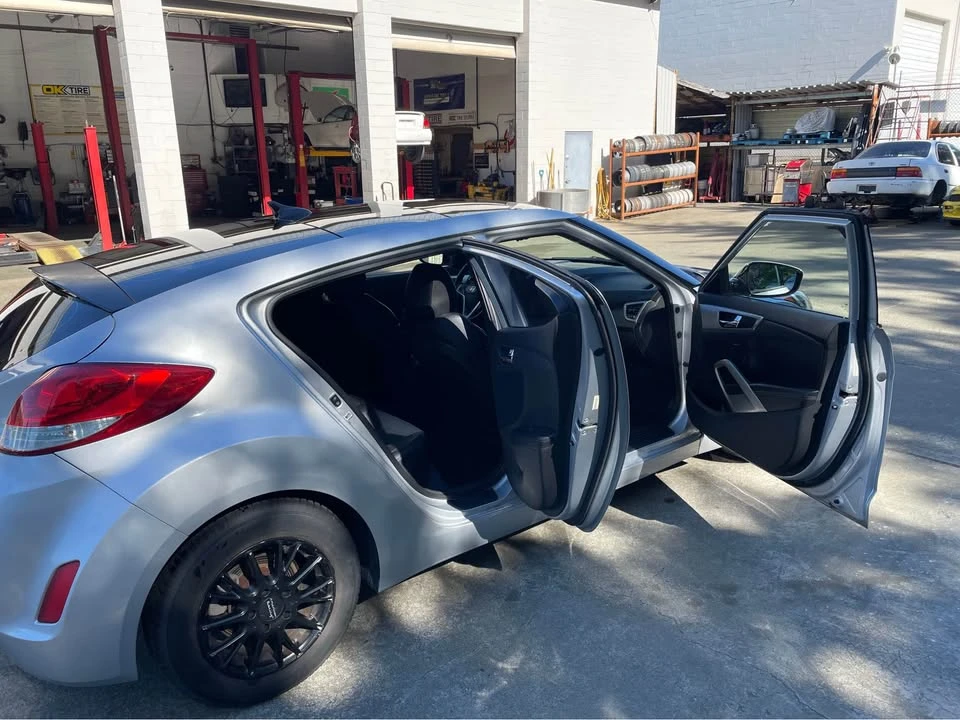 2012 Hyundai Veloster - Image 6 of 15