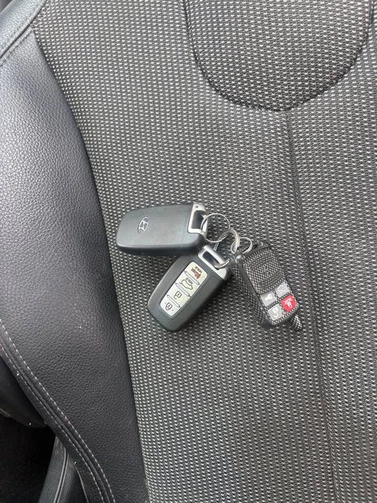2012 Hyundai Veloster - Image 10 of 13