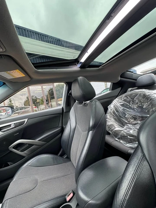 2012 Hyundai Veloster - Image 10 of 16