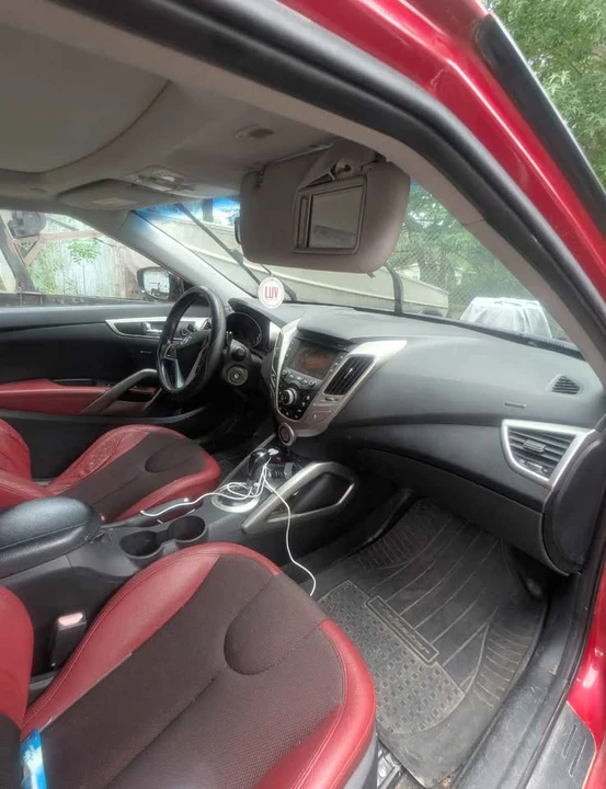2012 Hyundai Veloster - Image 2 of 9