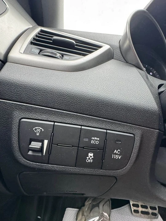 2012 Hyundai Veloster - Image 11 of 16