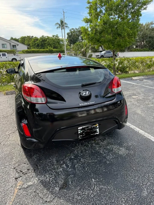 2012 Hyundai Veloster - Image 2 of 5
