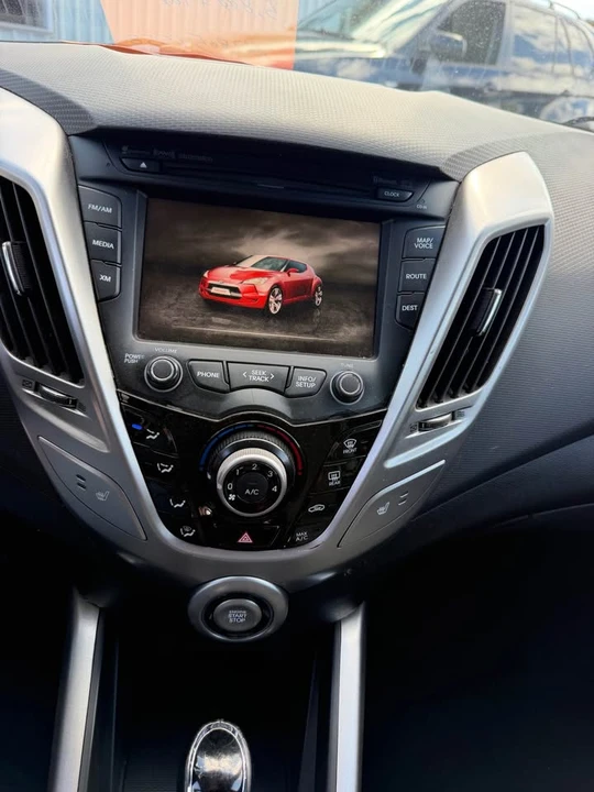 2012 Hyundai Veloster - Image 8 of 12