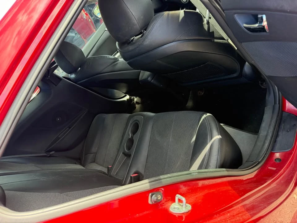 2012 Hyundai Veloster - Image 6 of 12