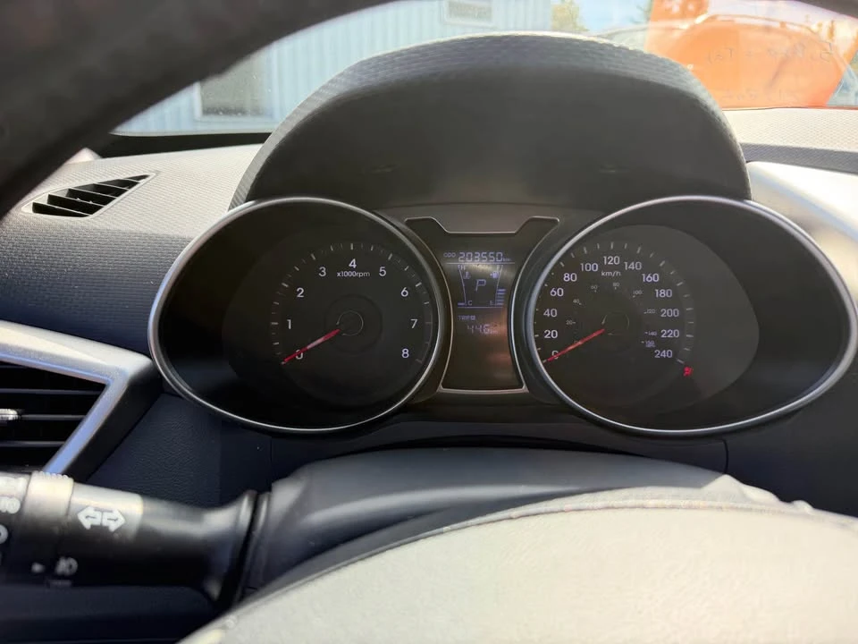 2012 Hyundai Veloster - Image 11 of 12