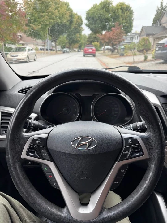 2012 Hyundai Veloster - Image 6 of 8