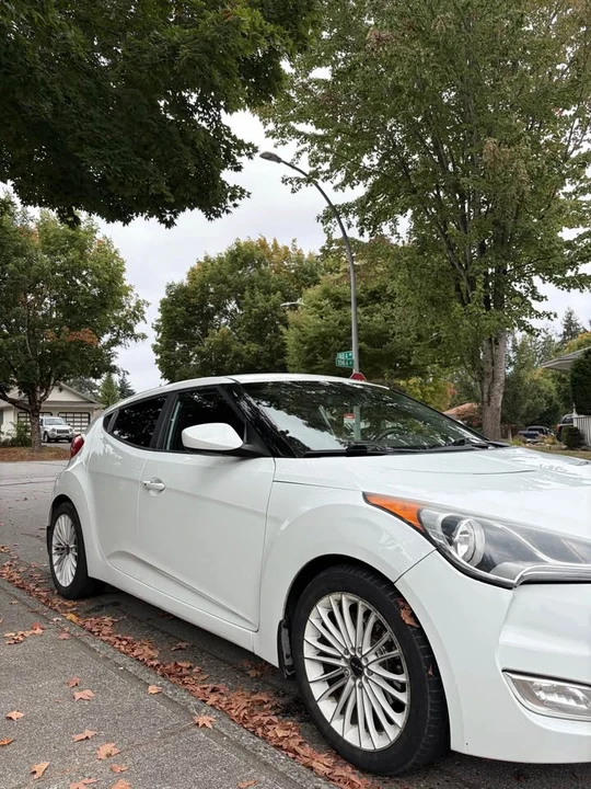2012 Hyundai Veloster - Image 2 of 8