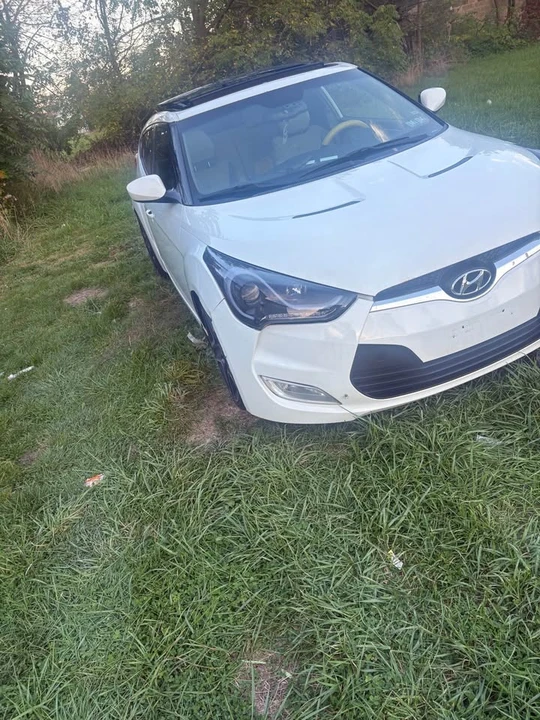2012 Hyundai Veloster - Image 2 of 3
