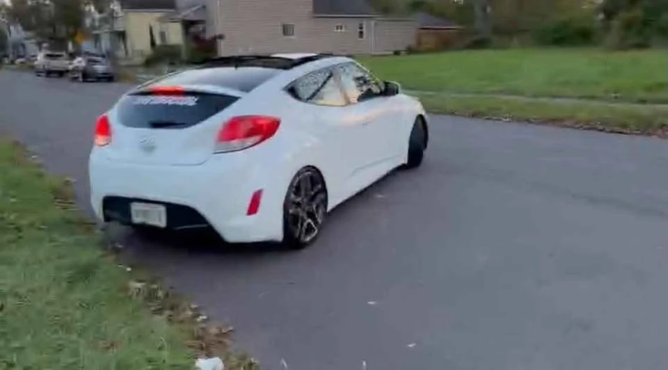 2012 Hyundai Veloster - Image 2 of 4