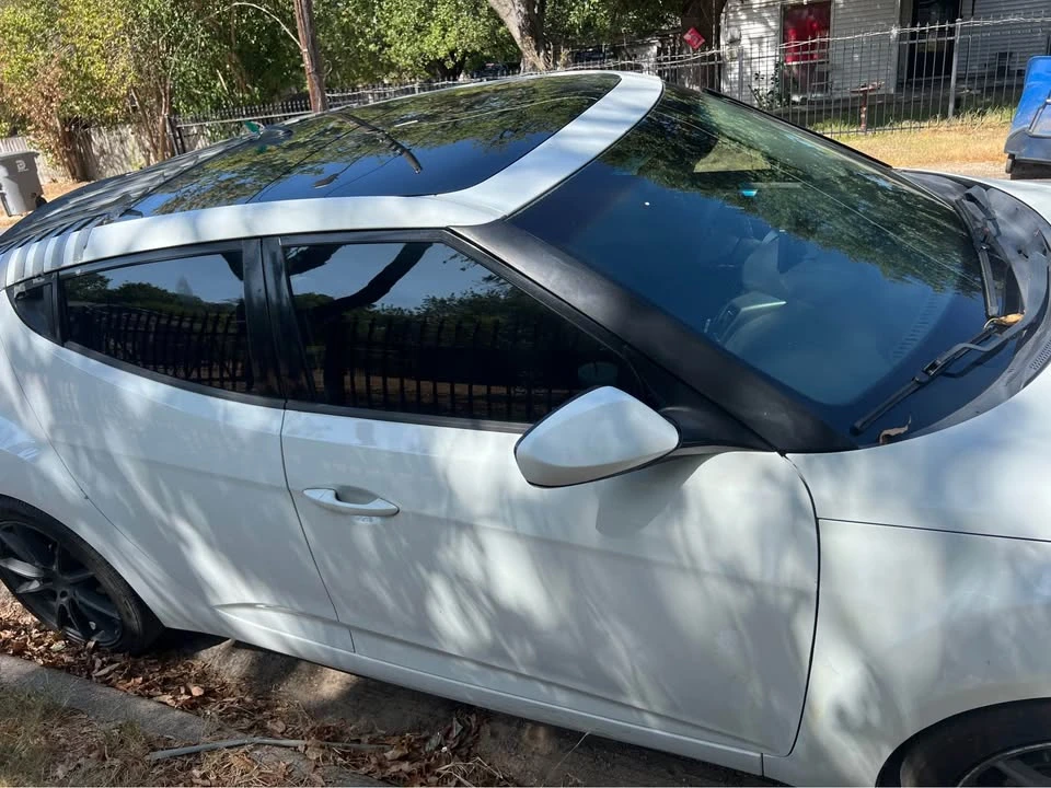 2012 Hyundai Veloster - Image 2 of 3