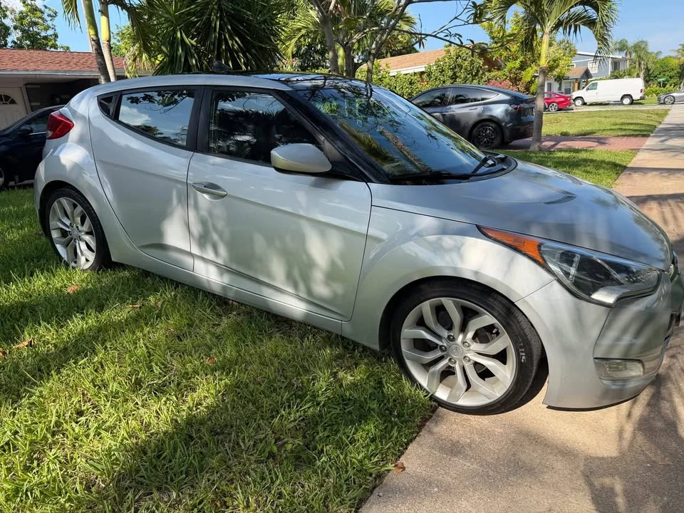 2012 Hyundai Veloster - Image 11 of 13
