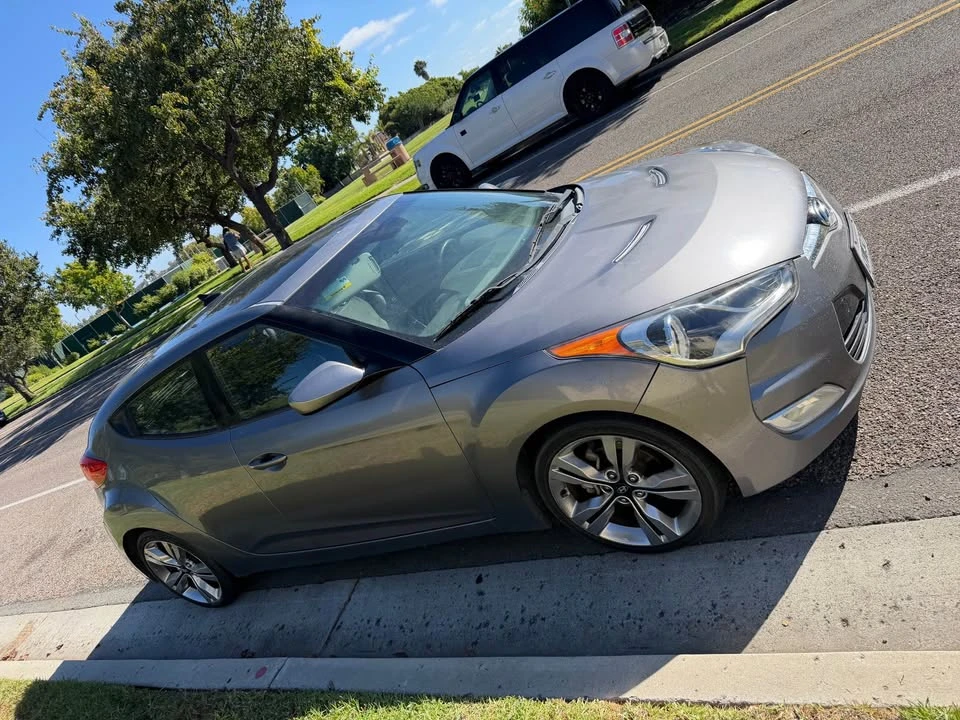 2012 Hyundai Veloster - Image 2 of 7