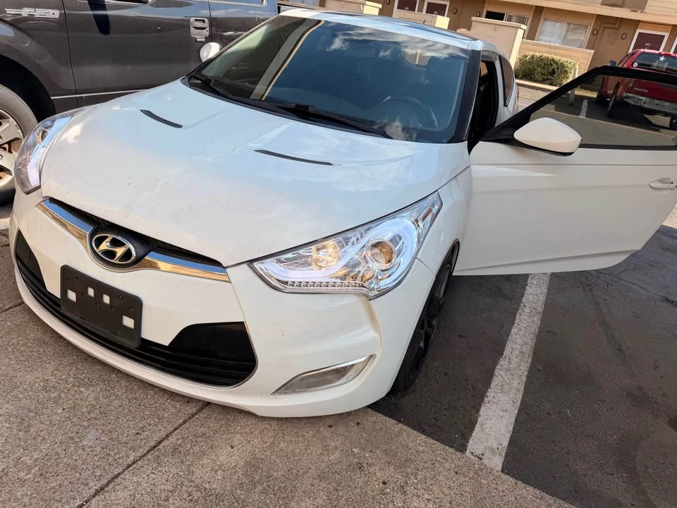 2012 Hyundai Veloster - Image 2 of 13