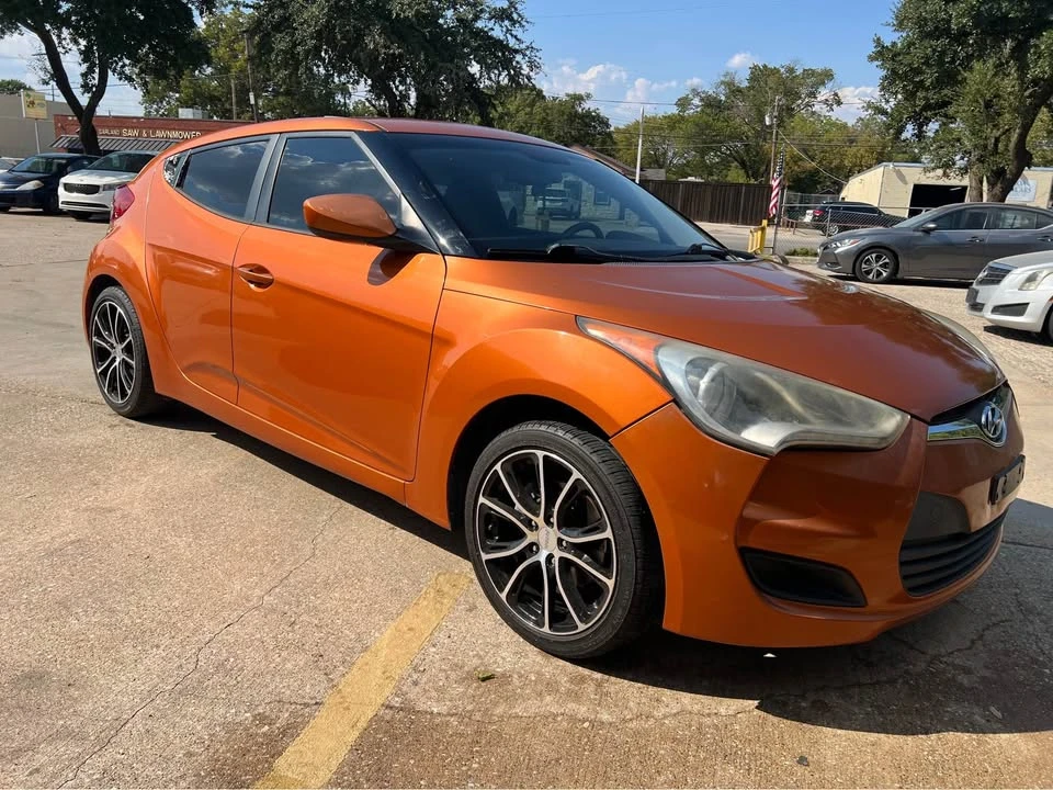 2012 Hyundai Veloster - Image 2 of 10