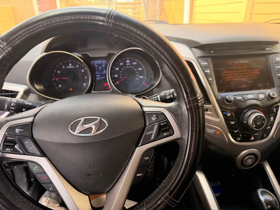 2012 Hyundai Veloster - Image 12 of 13
