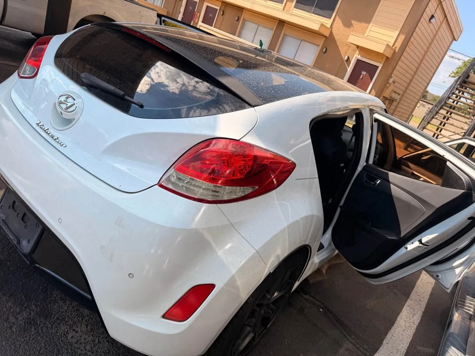 2012 Hyundai Veloster - Image 2 of 12