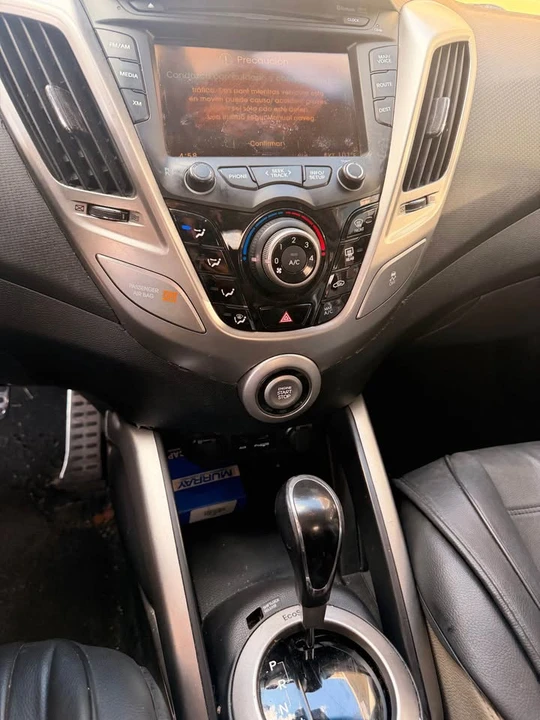 2012 Hyundai Veloster - Image 11 of 13