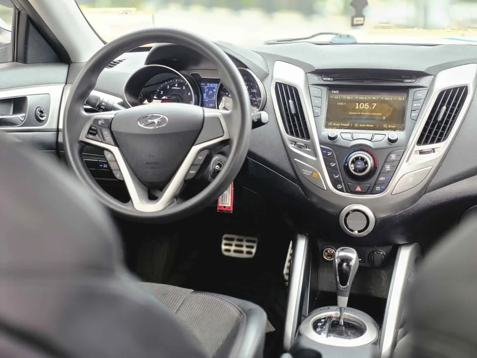 2012 Hyundai Veloster - Image 12 of 18
