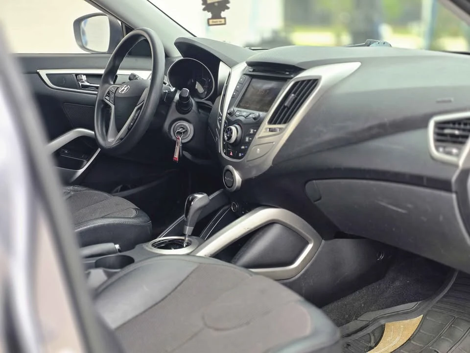 2012 Hyundai Veloster - Image 14 of 18