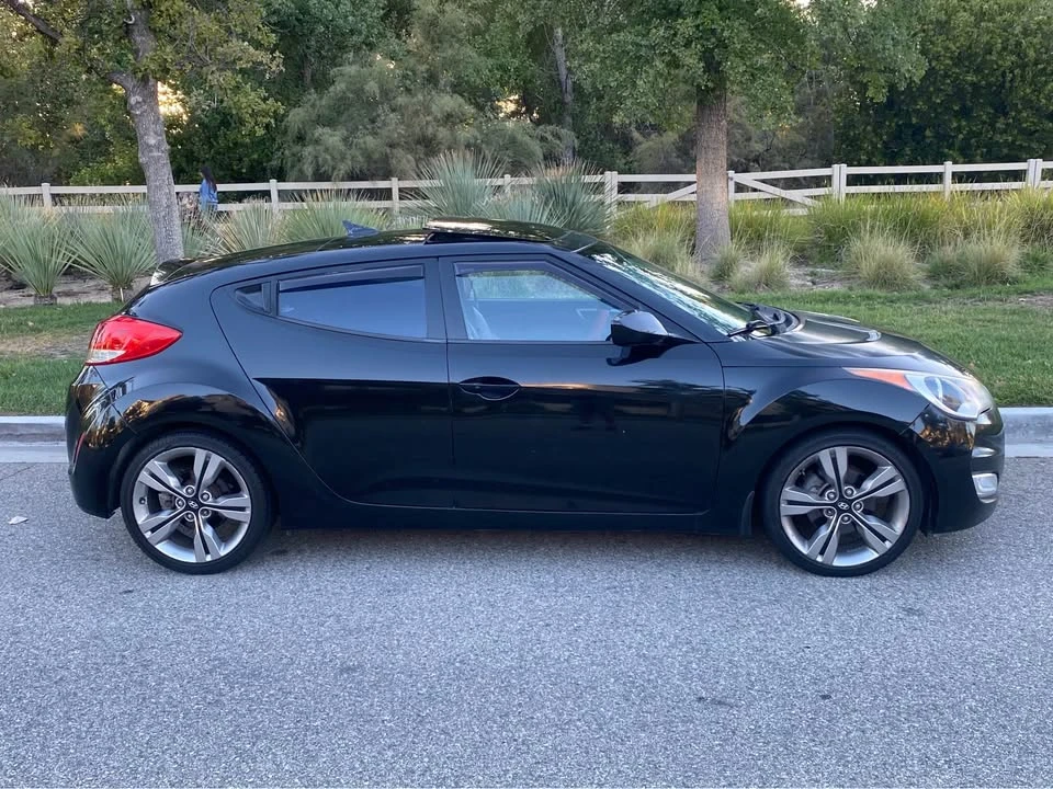 2012 Hyundai Veloster - Image 2 of 20