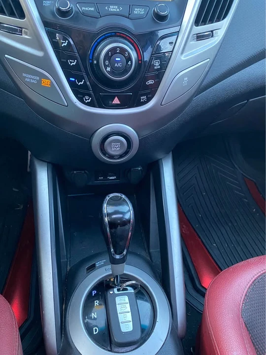 2012 Hyundai Veloster - Image 17 of 20