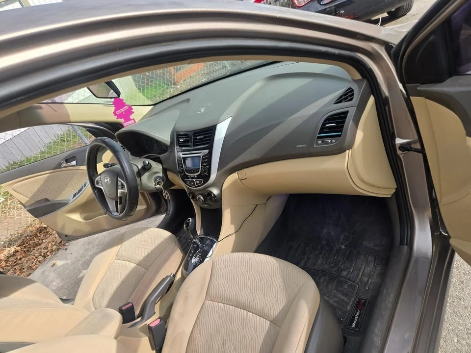 2012 Hyundai Accent - Image 8 of 9