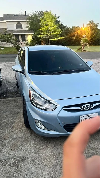2012 Hyundai Accent - Image 2 of 12