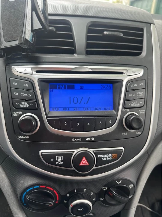 2012 Hyundai Accent - Image 9 of 10