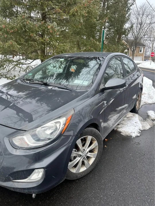 2012 Hyundai Accent - Image 3 of 4