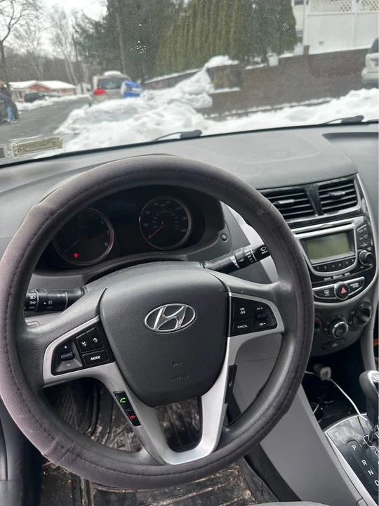 2012 Hyundai Accent - Image 4 of 4